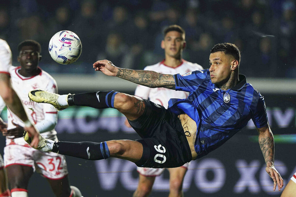 Atalanta's Gianluca Scamacca scores during the Coppa Italia soccer match between Atalanta and Fiorentina at Gewiss Stadium, Wednesday, April 24, 2024, in Bergamo, Italy. (Spada/LaPresse via AP)