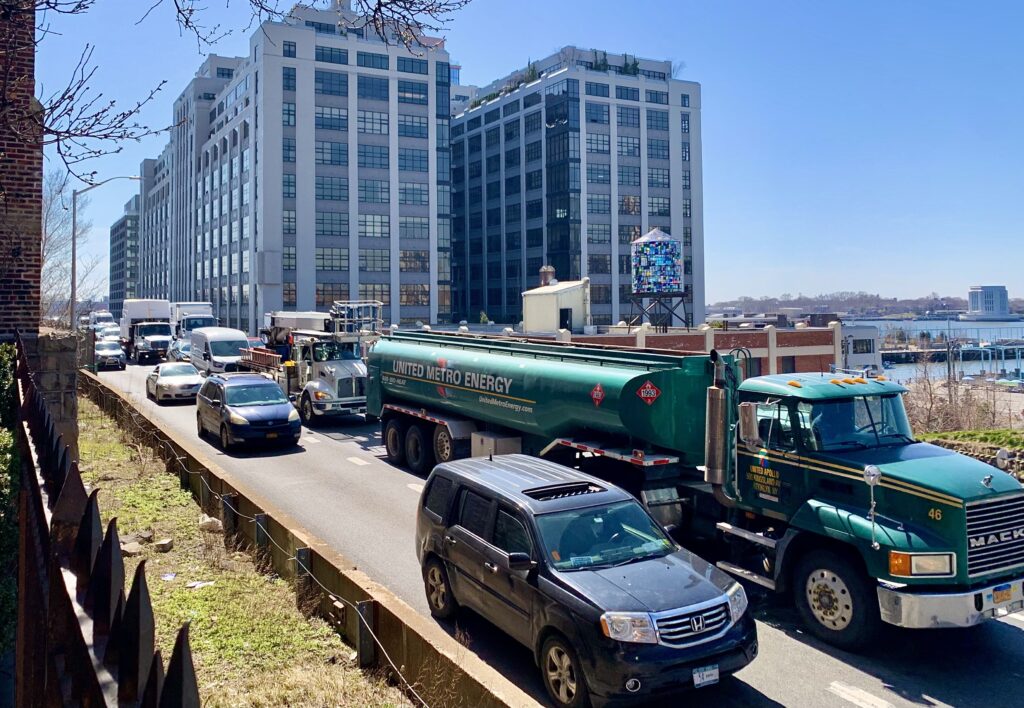 The Queens-bound BQE along the Brooklyn Heights waterfront will be fully closed from Saturday, June 1 to Monday, June 3.