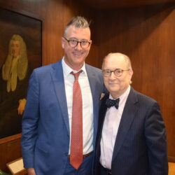 Kings County Criminal Bar Association President Darran Winslow (left) and Retired Justice Barry Kamins (right) before Judge Kamins delivers a crucial lecture on recent developments in search and seizure law. Brooklyn Eagle photos by Robert Abruzzese