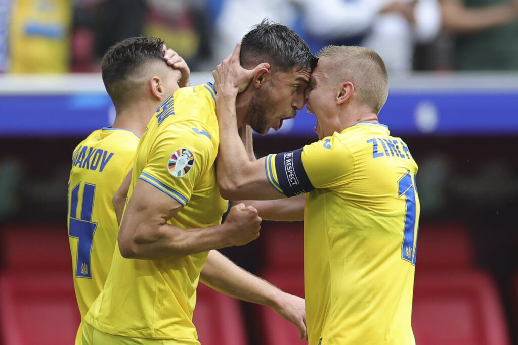 Ukraine's Roman Yaremchuk, center, celebrates after scoring his side's second goal during a Group E match between Slovakia and Ukraine at the Euro 2024 soccer tournament in Duesseldorf, Germany, Friday, June 21, 2024. (Rolf Vennenbernd/dpa via AP)