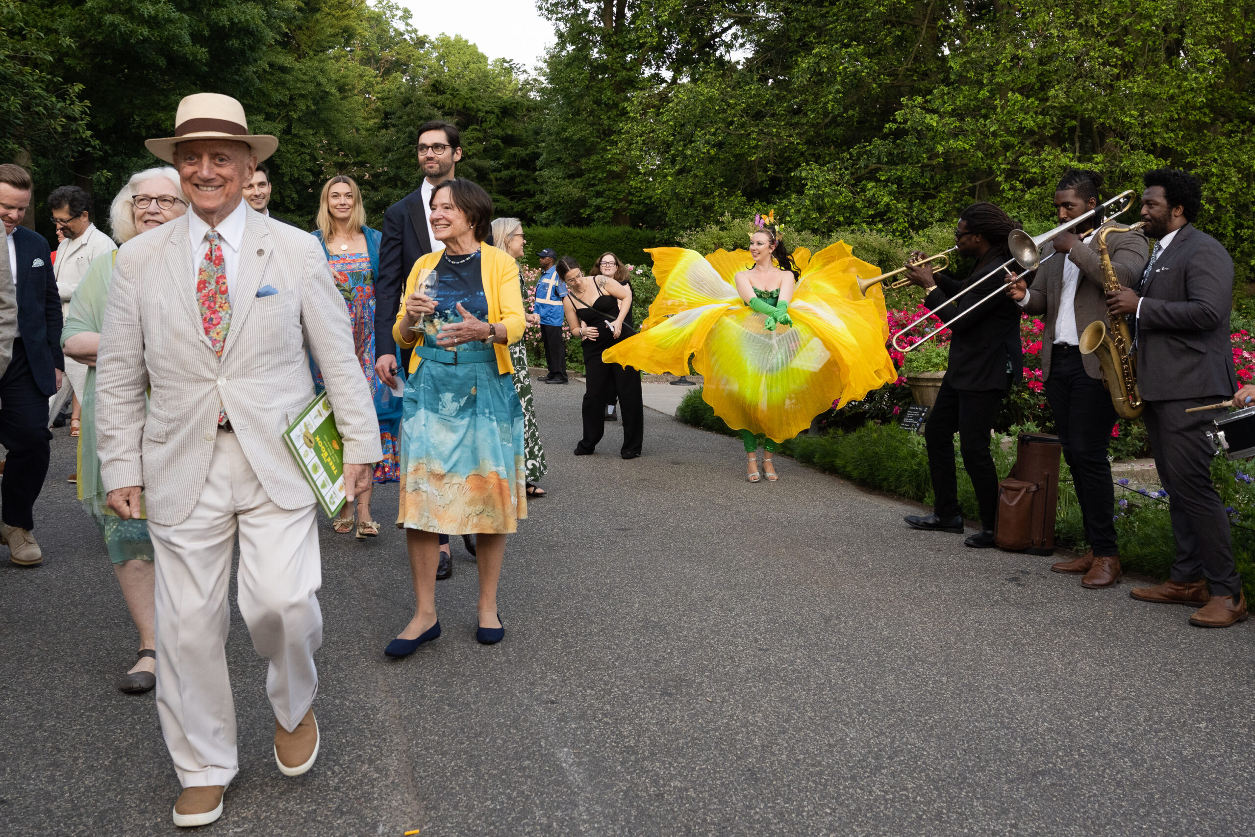 Former BBG chairperson Earl Weiner leads the walk from the cocktail party to dinner.