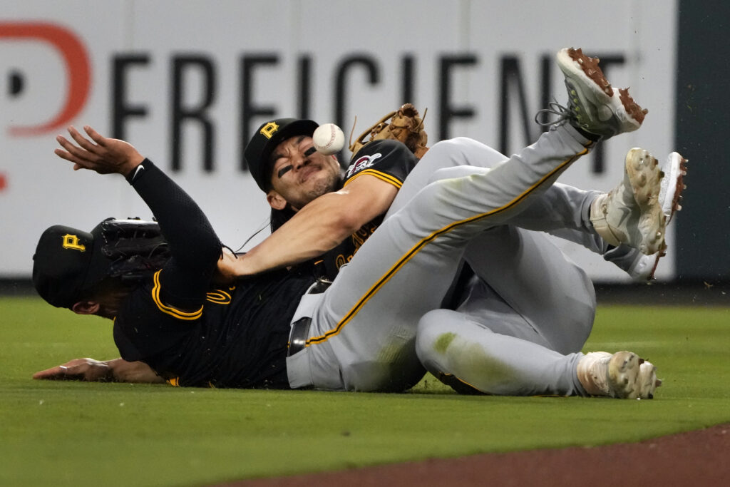 Pittsburgh Pirates second baseman Nick Gonzales, left, and right fielder Connor Joe collide as they are unable to catch a pop up in foul territory by St. Louis Cardinals' Jose Fermin during the seventh inning of a baseball game Tuesday, June 11, 2024, in St. Louis. (AP Photo/Jeff Roberson)