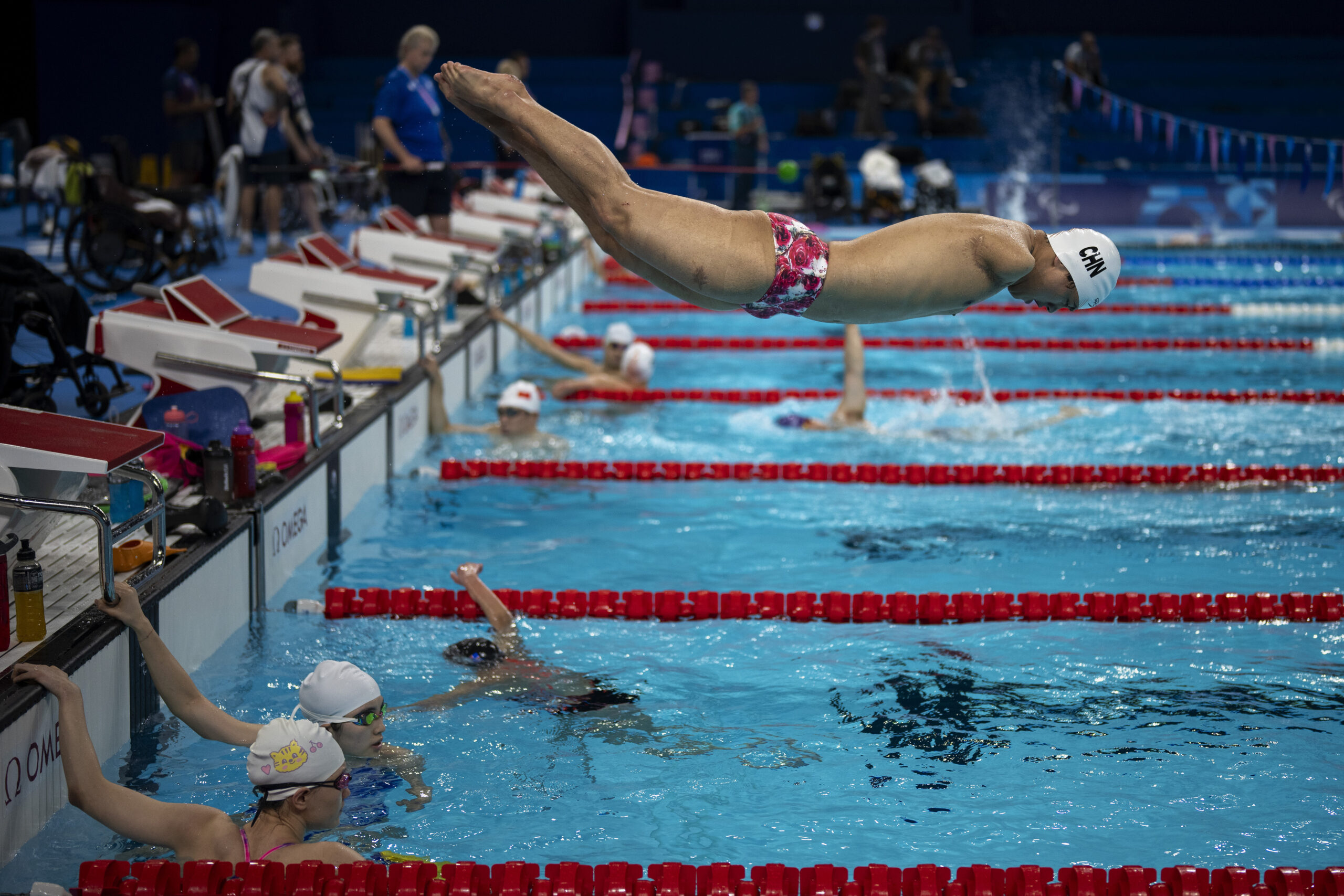 Yuan Weiyi, from China, jumps into the pool during a training session ahead of the 2024 Paralympics, Tuesday, Aug. 27, 2024, in Paris, France. (AP Photo/Emilio Morenatti)