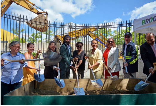 DDC Commissioner Thomas Foley; DCLA Commissioner Laurie Cumbo; Atiba T. Edwards, president and CEO of Brooklyn Children’s Museum; Deborah Gans from Gans and Company, and Assemblymember Stefani Zinerman at the ground breaking event at the Brooklyn Children’s Museum on Aug. 13, 2024. Photo courtesy of NYC DDC