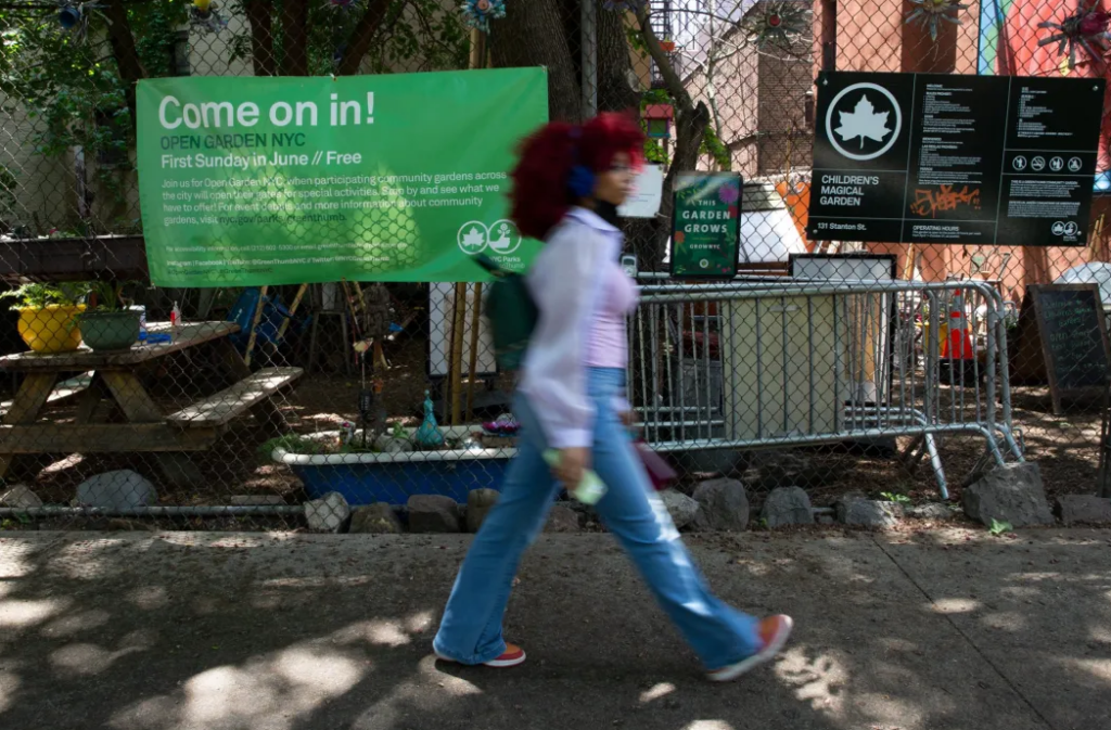 Pedestrians walked along Stanton Street past the Children’s Magical Garden. Photo by Ben Fractenberg/THE CITY