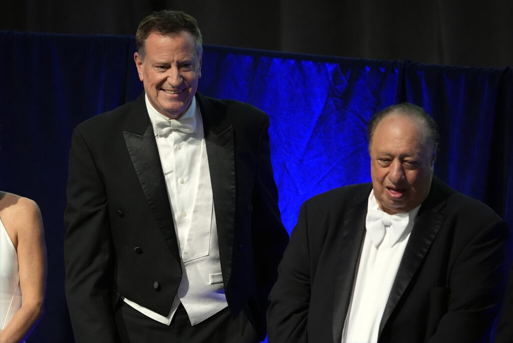 Bill de Blasio, left, arrives for the 79th annual Alfred E. Smith Memorial Foundation Dinner in New York, Thursday, Oct. 17, 2024. Photo: Julia Demaree Nikhinson/AP