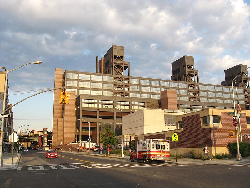 Looking east across Throop Avenue and along Flushing Avenue at Woodhull Medical and Mental Health Center. Photo: Jim Henderson/Wikimedia