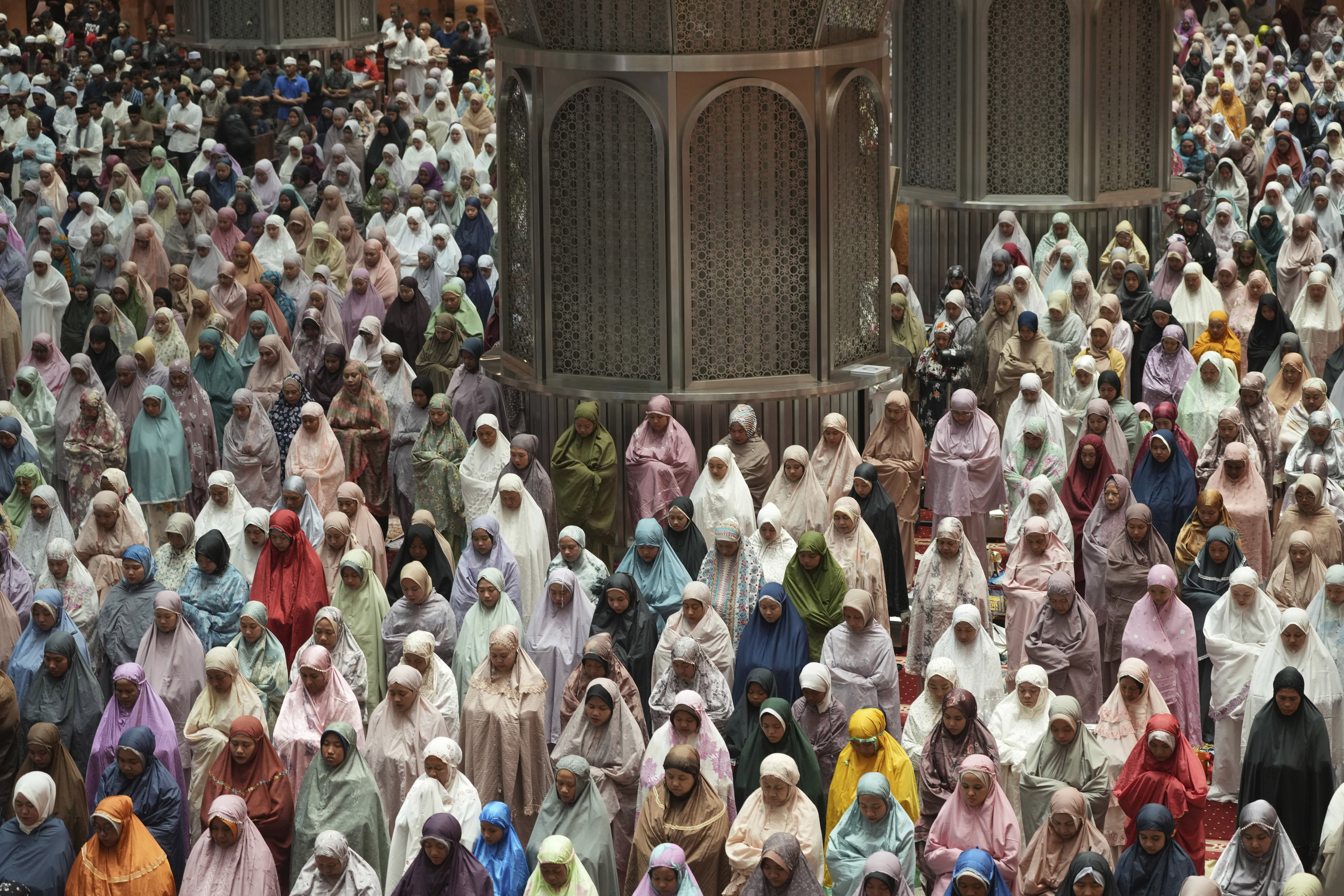 Indonesian Muslims pray an evening prayer called 'tarawih' to mark the first eve of the holy fasting month of Ramadan, at Istiqlal Mosque in Jakarta, Indonesia, Friday, Feb 28, 2025.