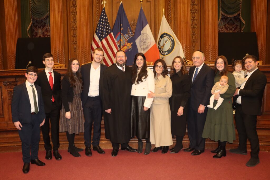 Hon. Jacob Zelmanovitz (fifth from left) with his family. Brooklyn Eagle photo by Mario Belluomo