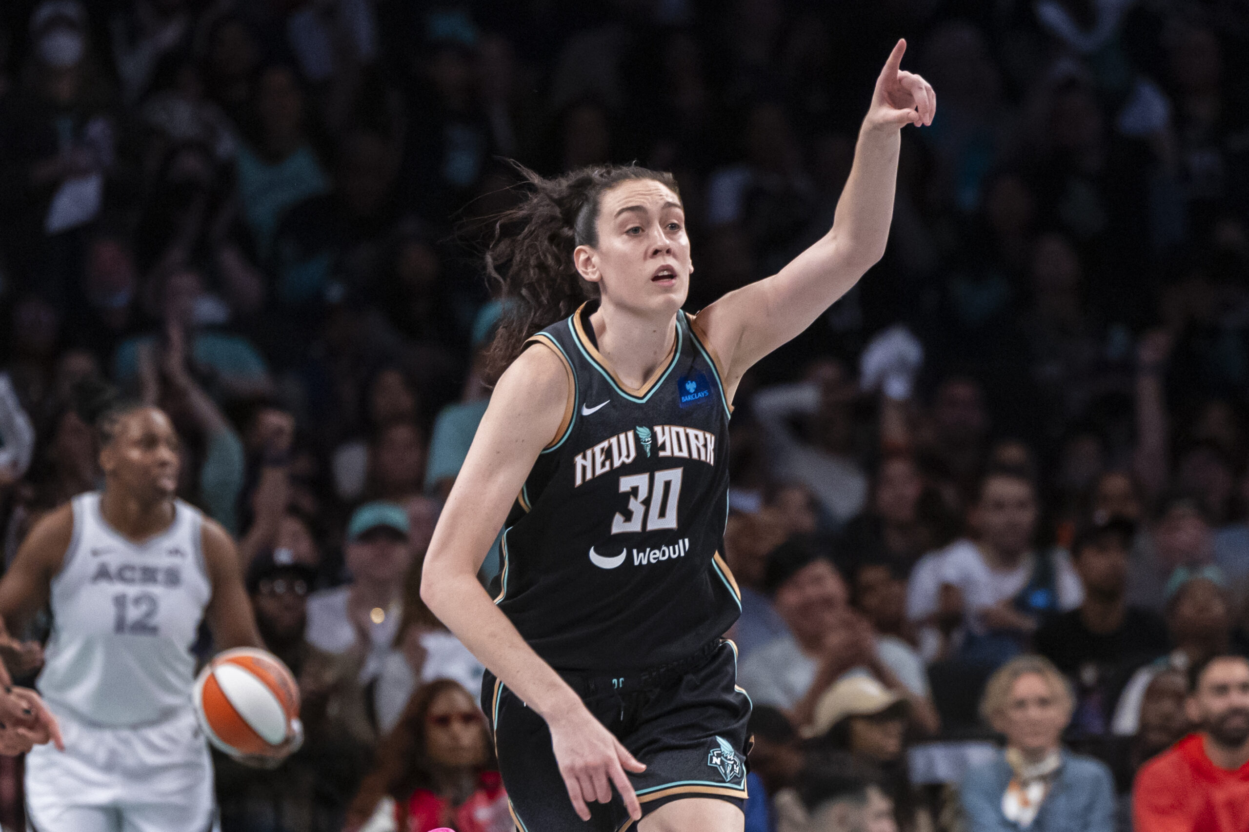 Breanna Stewart hopes to point the way to the New York Liberty's second straight WNBA title at Downtown's Barclays Center. AP Photo/Corey Sipkin, File