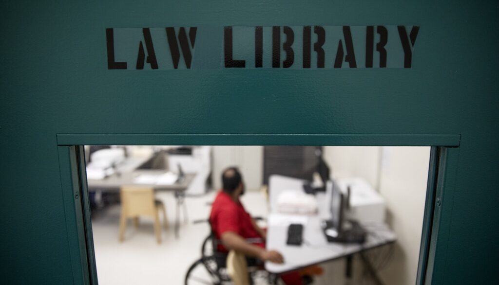 The Board of Correction released a new report analyzing the status of law libraries on Rikers Island. Photo: David Goldman/AP