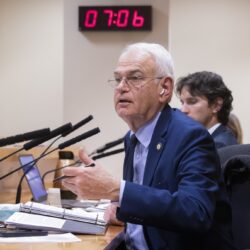 City council member Robert Holden said that Mayor Eric Adams characterized a conversation that she brought to Rikers Island via the ice, a plan that ended up in court. Photo by John McCarten/NYC Council Media Unit