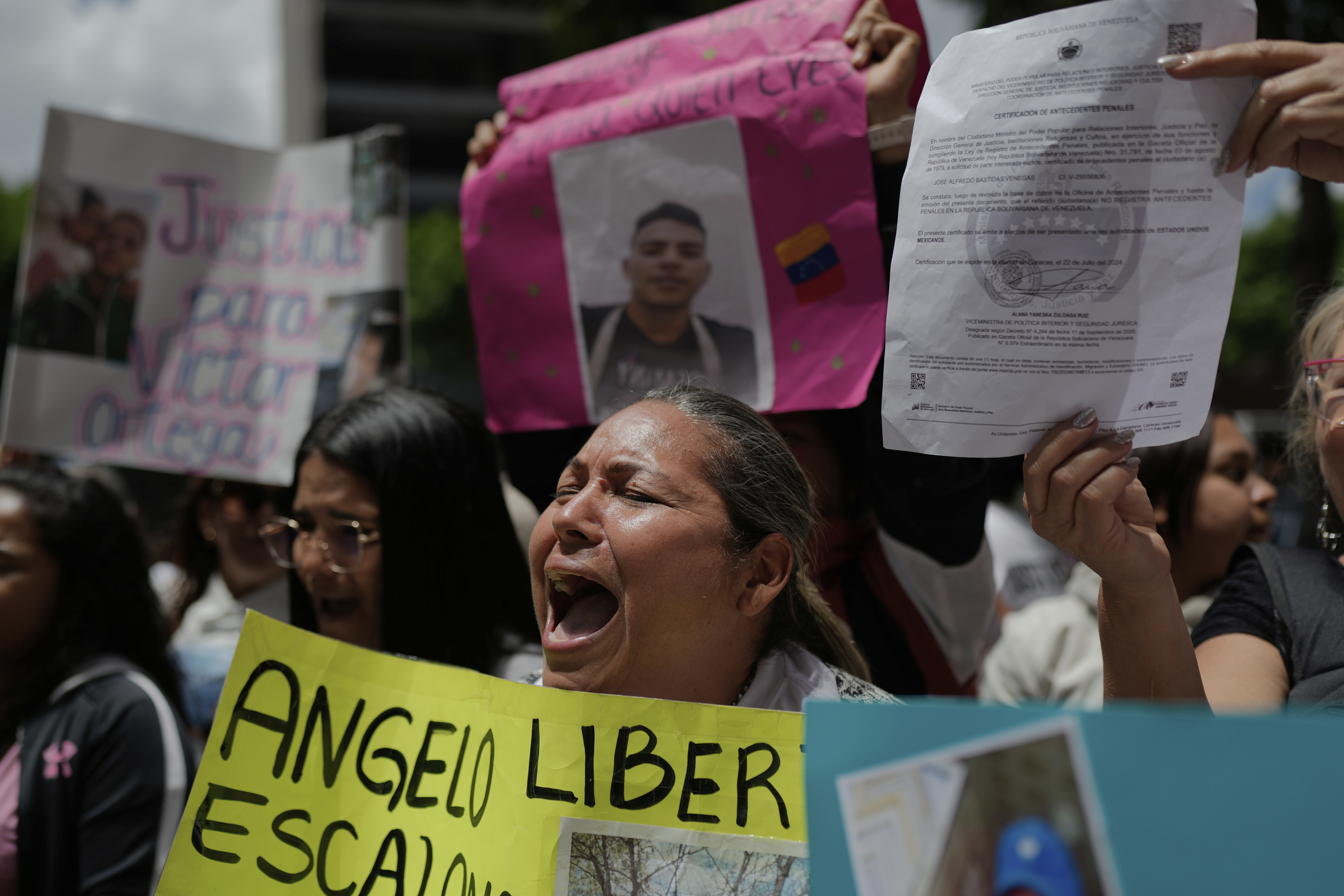 ​​The relatives of Venezuelan migrants in the U.S. who were flown to a prison in El Salvador by the U.S. government, who alleged they were members of the Tren de Aragua gang, protest outside the United Nations building in Caracas, Venezuela, Wednesday, April 9, 2025. Photo: Ariana Cubillos/AP