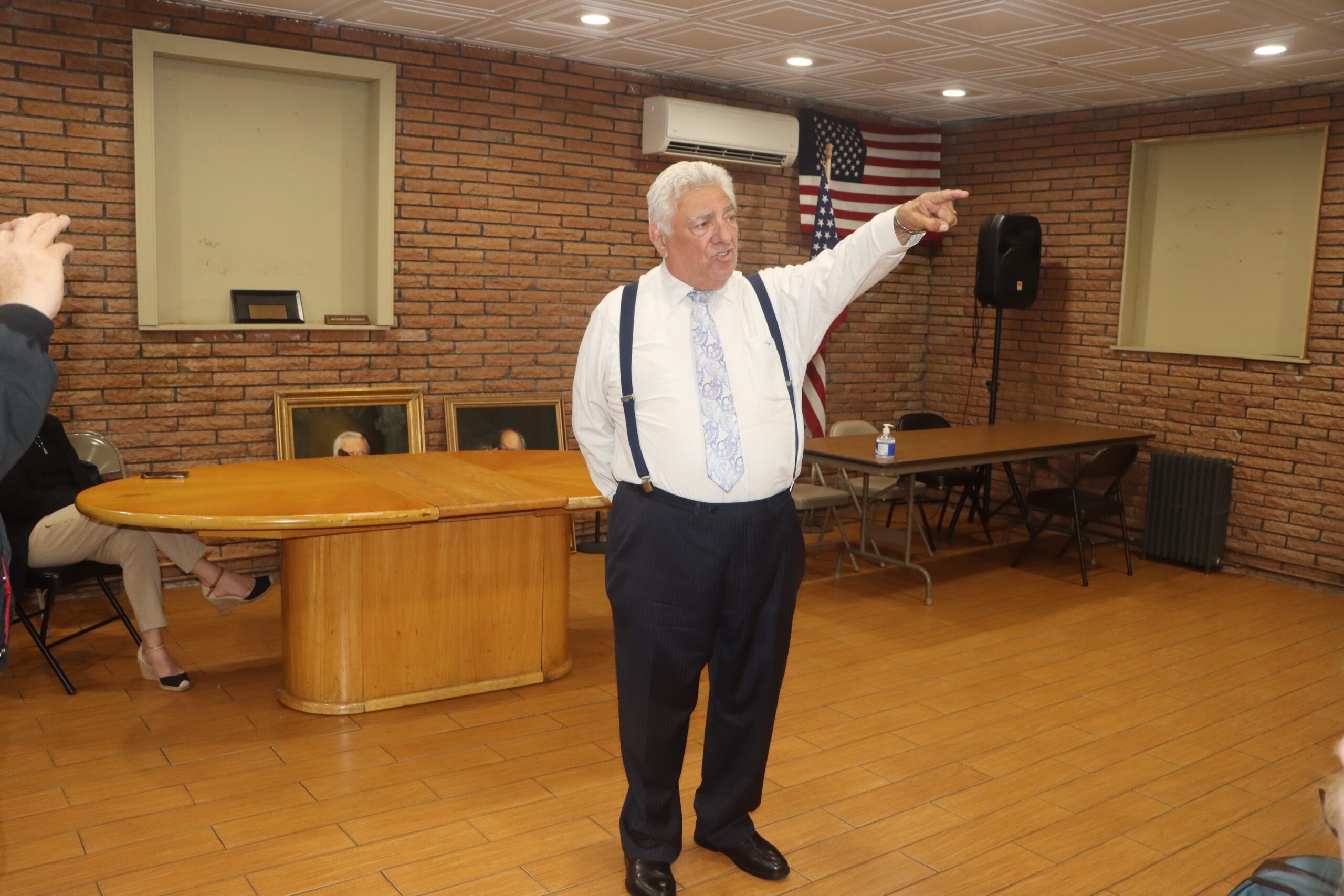 Frank Seddio makes a point. Photo by Mario Belluomo