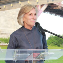 Longtime Brooklyn Heights resident and author Pinky Keehner speaks at the 2025 Randall’s Island Gala on Tuesday, June 10, 2025. Brooklyn Eagle photo by Owen Lavine