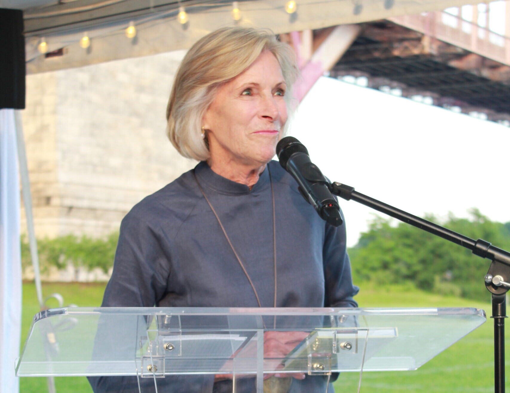 Longtime Brooklyn Heights resident and author Pinky Keehner speaks at the 2025 Randall’s Island Gala on Tuesday, June 10, 2025. Brooklyn Eagle photo by Owen Lavine