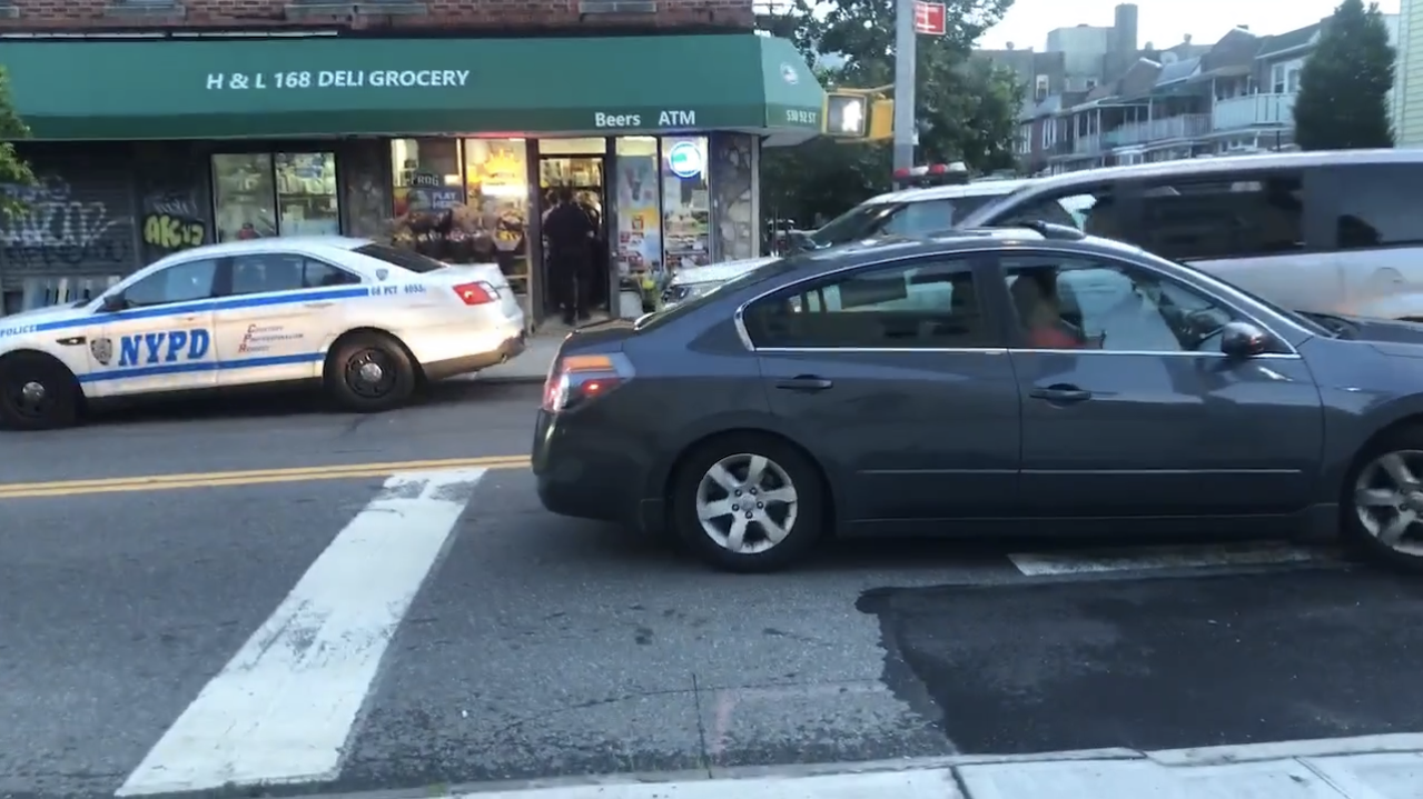 H&L Deli and Grocery in Bay Ridge, where a thief showed a worker a gun and stole cash. Image via Citizen App