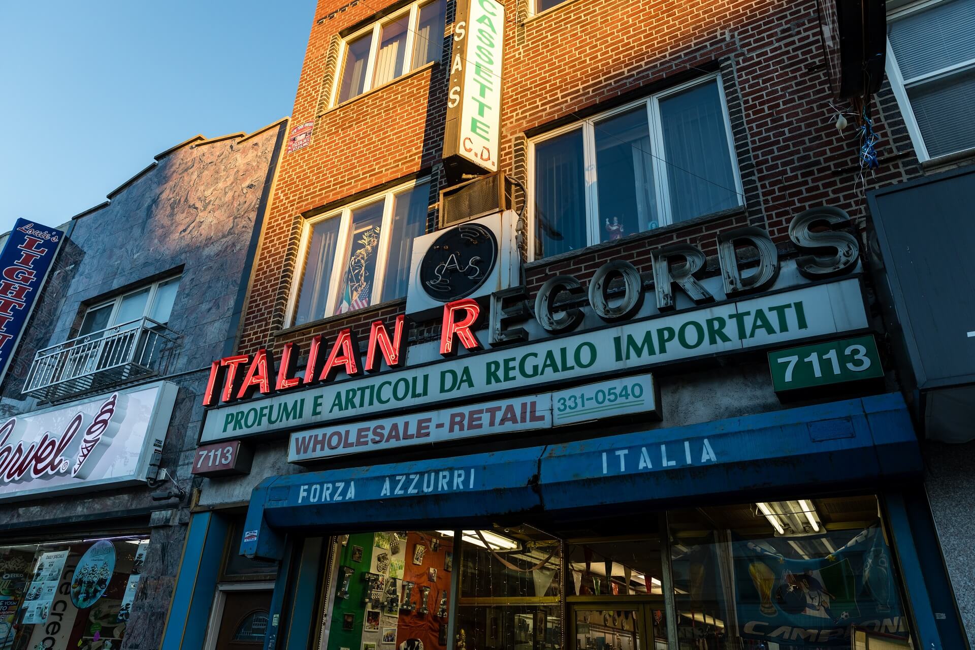 ✰PREMIUM Operator of SAS Italian Records reacts to closing of store