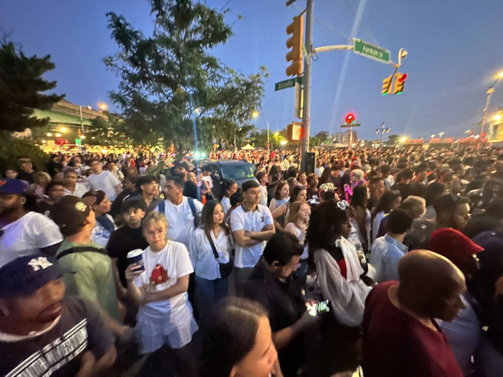 Thousands found themselves in a panic-inducing logjam at the Atlantic Avenue entrance to Brooklyn Bridge Park on July 4, and some were turned away. Photo courtesy of Justin Pollock
