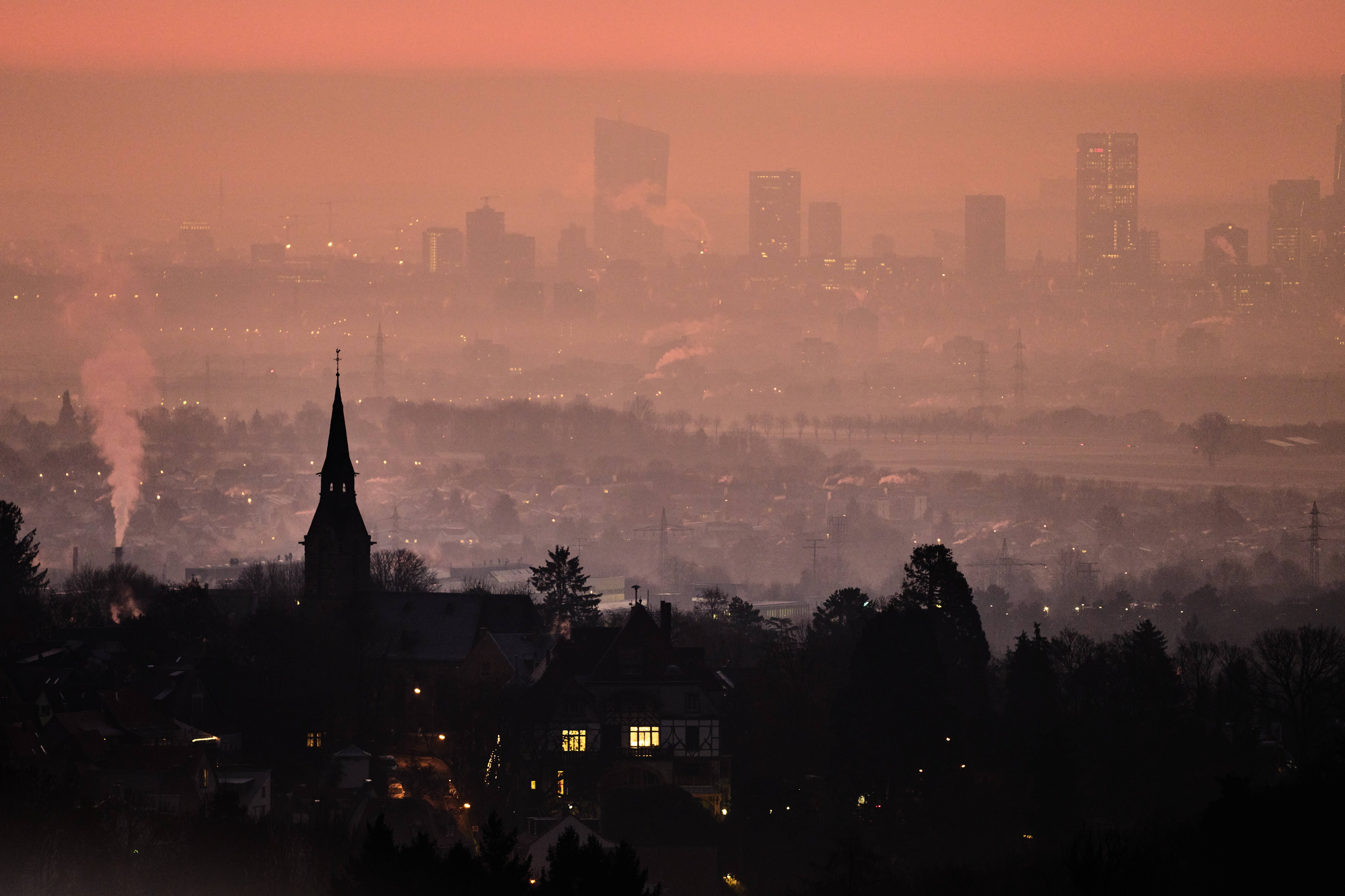 Lights are seen in a house in Kronberg near Frankfurt, Germany, Tuesday, Dec. 2, 2025. Photo: Michael Probst/AP