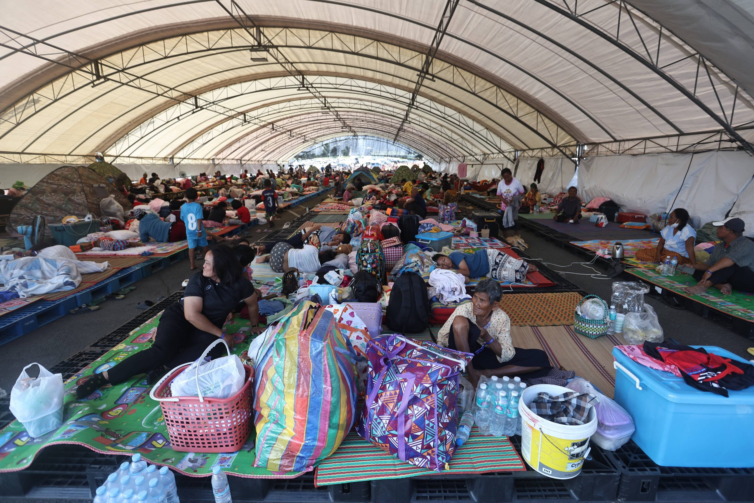 Thai residents who fled homes following clashes between Thai and Cambodian soldiers rest at an evacuation center in Buriram province, Thailand, Monday, Dec. 8, 2025. Photo: Sopa Saelee/AP