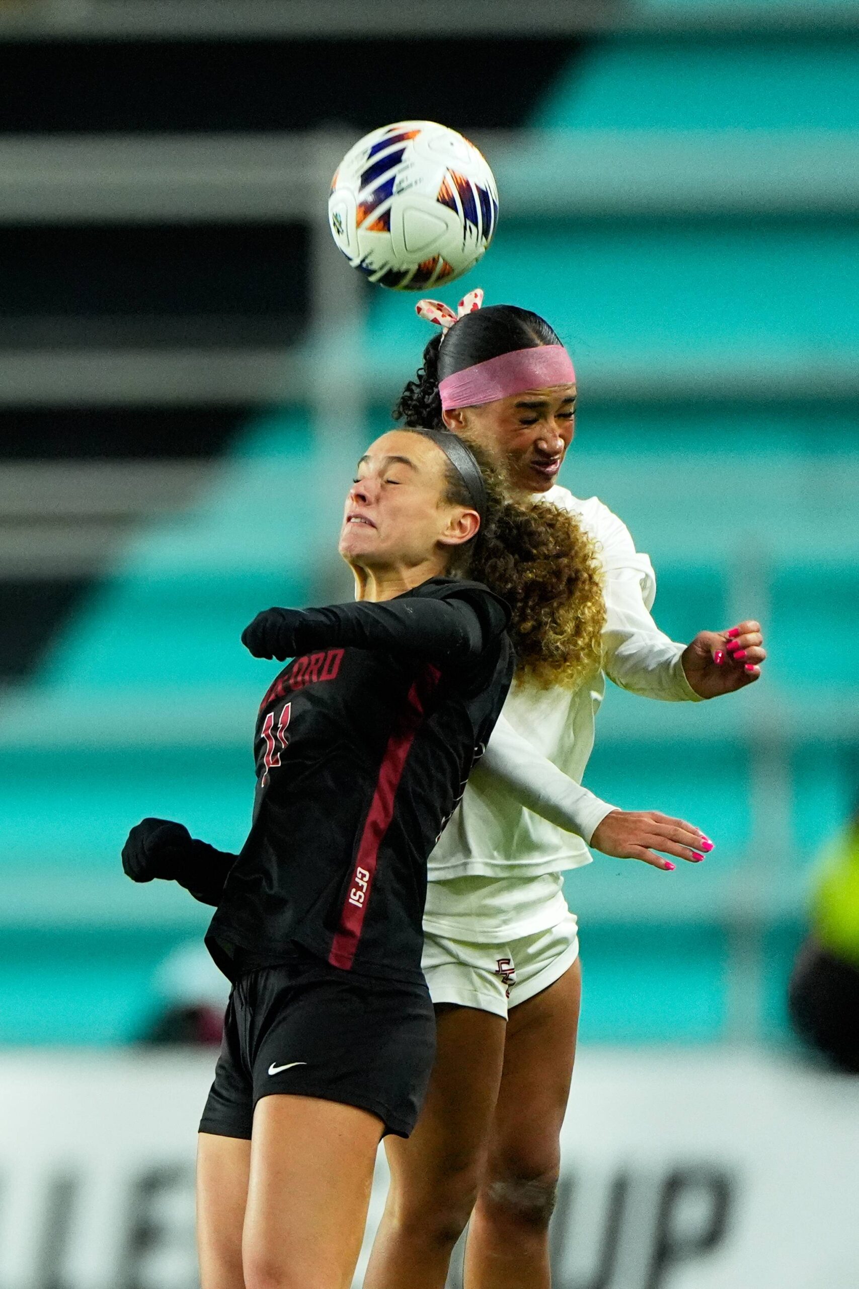 Stanford's Eleanor Klinger, left, and Florida State's Mimi van Zanten head the ball during the second half of the NCAA college soccer tournament final Monday, Dec. 8, 2025, in Kansas City, Mo. Photo: Charlie Riedel/AP