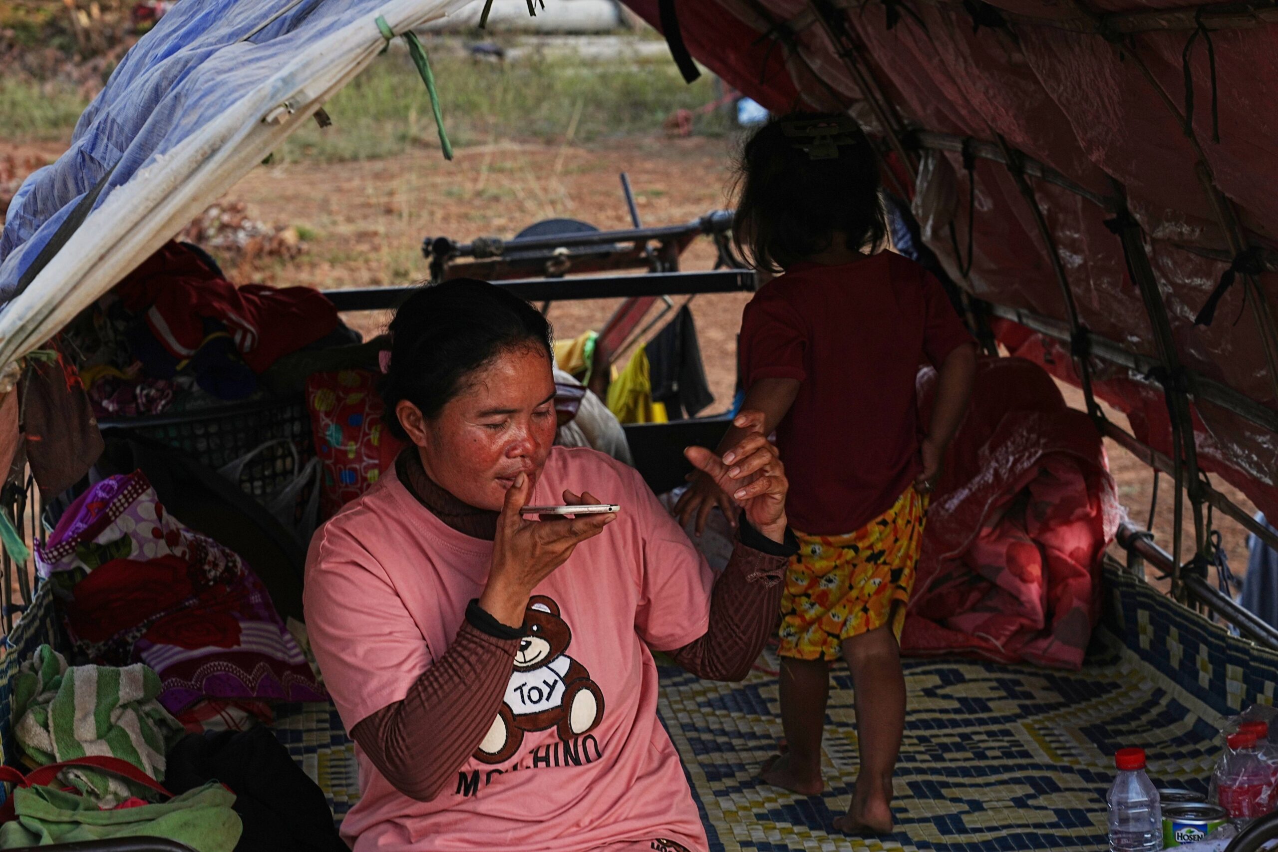 A woman sits in a tractor's back cart as she takes refuge in Srey Snam, Siem Reap province after fleeing from her home at Cambodia's border with Thailand, Tuesday, Dec. 9, 2025. Photo: Heng Sinith/AP