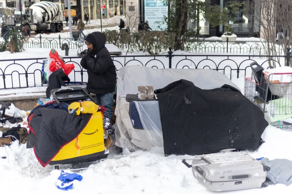 William Galarza set up a makeshift shelter in Union Square Park, Jan. 27, 2026. Credit: Ben Fractenberg/THE CITY