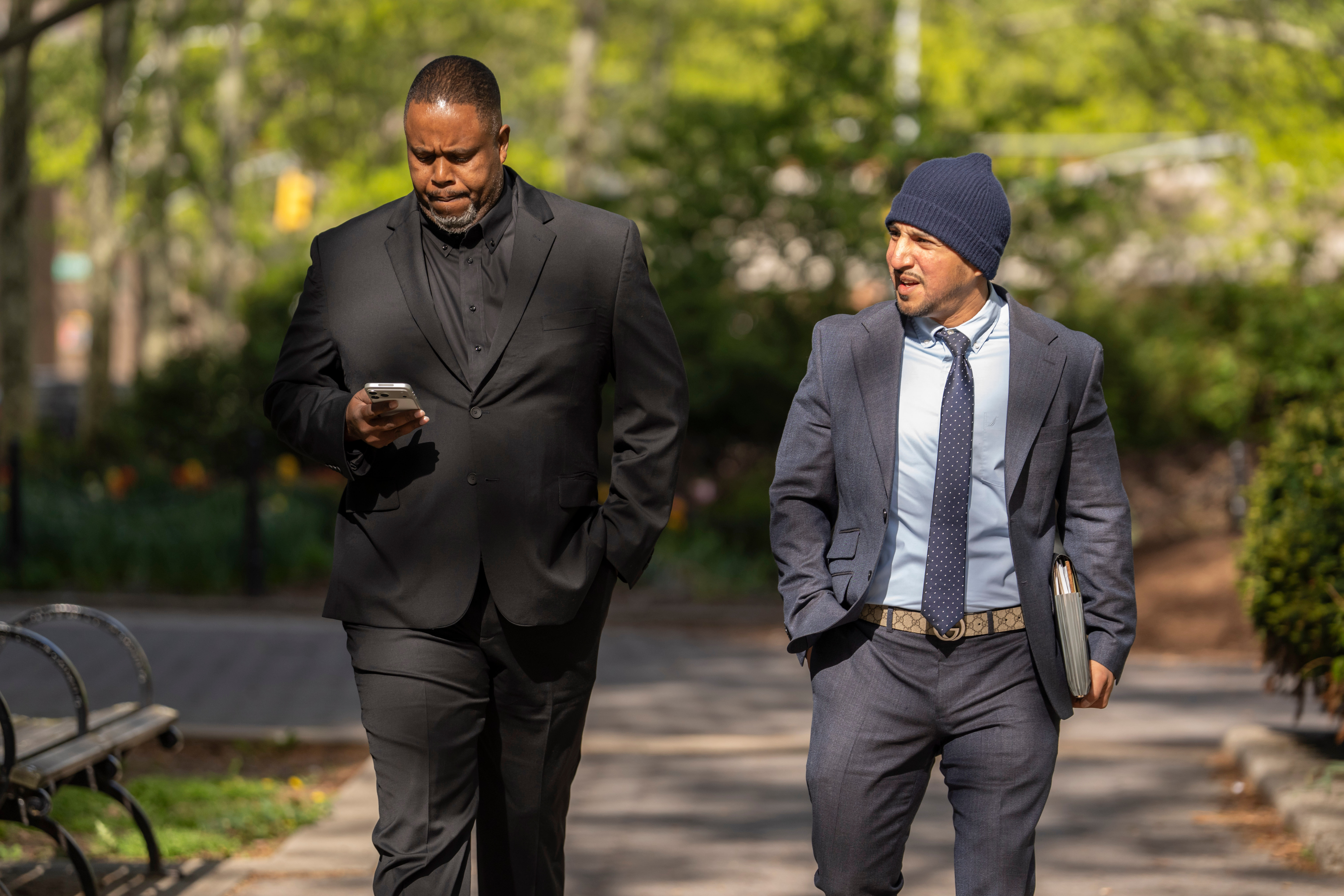 Former NBA player and assistant coach Damon Jones, left, arrives at Brooklyn federal court, Tuesday, April 28, 2026, in Downtown Brooklyn. Photo: Yuki Iwamura/AP