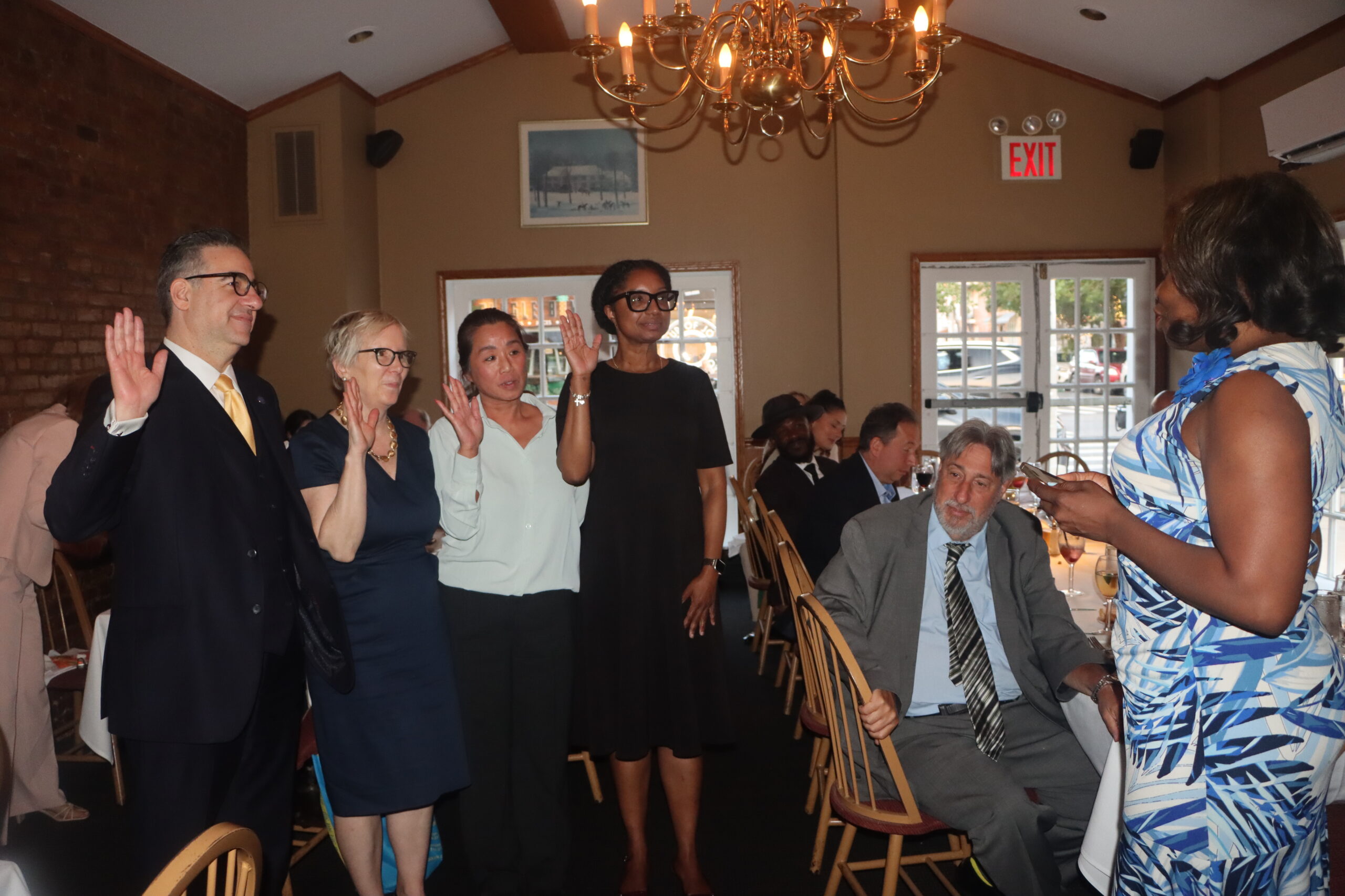 Hon. Genine Edwards administering the oath of office. Photo: Mario Belluomo/Brooklyn Eagle