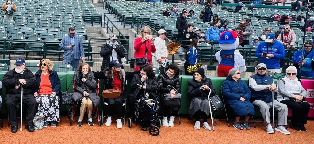 From left: Ari Felsman, Vera Felsman, Sally Muschel, JCCGCI Friendly Visiting Director Elisheva Lock, Serena Halberstam, Hanna Rychik, Trudy Tajerstein, Ruth Mermelstein, Gregory Ozadvitsky and Mira Khelemskaya. Photo: Wayne Daren Schneiderman/Brooklyn Eagle